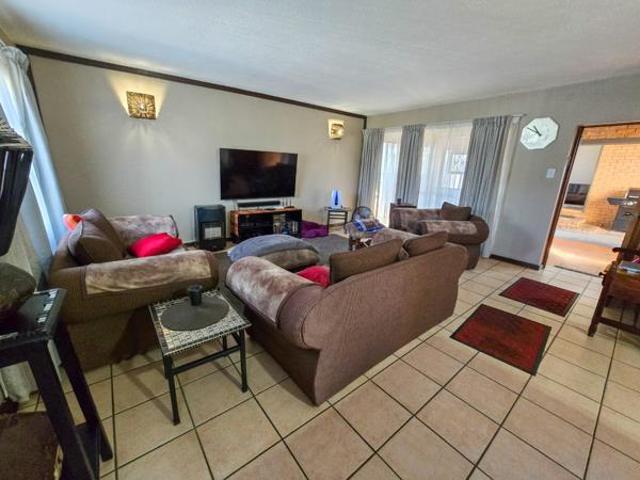 3 Bedroom House in Noordheuwel