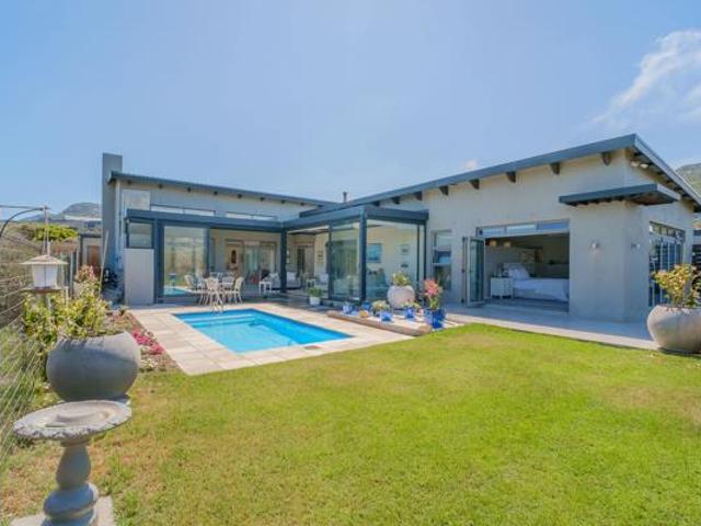 3 Bedroom House in Noordhoek