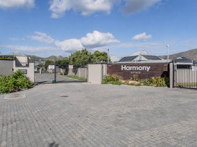3 Bedroom House in Noordhoek