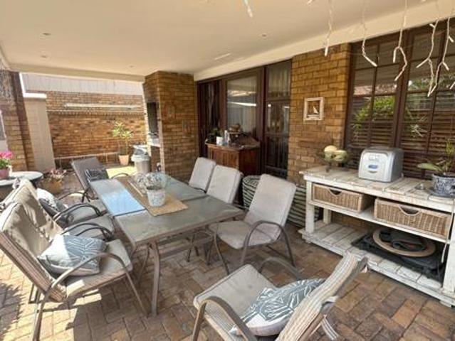 3 Bedroom House in Norton Park