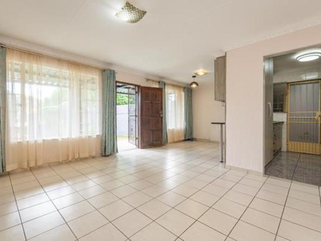 3 Bedroom House in Northwold Gardens
