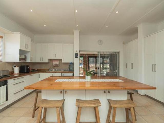 3 Bedroom House in Newton Park