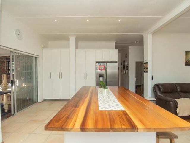 3 Bedroom House in Newton Park