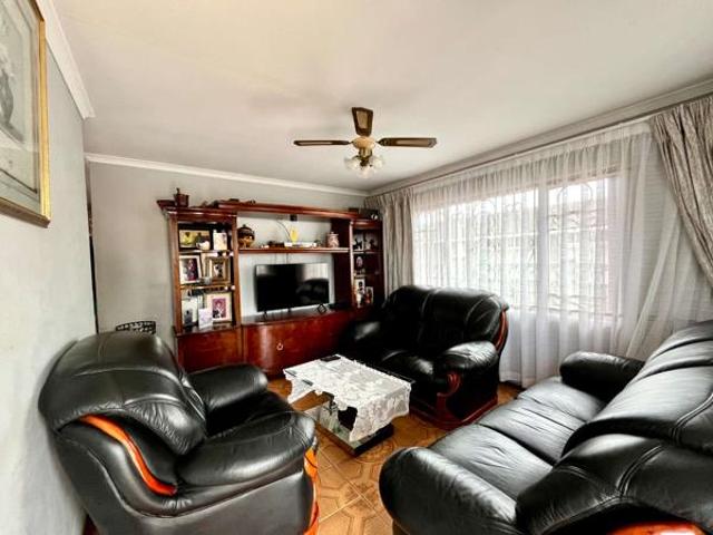 3 Bedroom House in Southgate