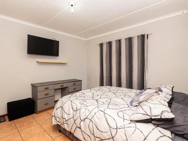 3 Bedroom House in Somerset Park