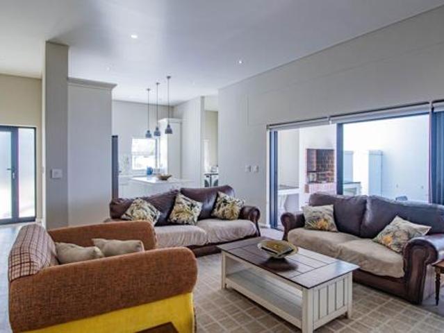 3 Bedroom House in Somerset West Central