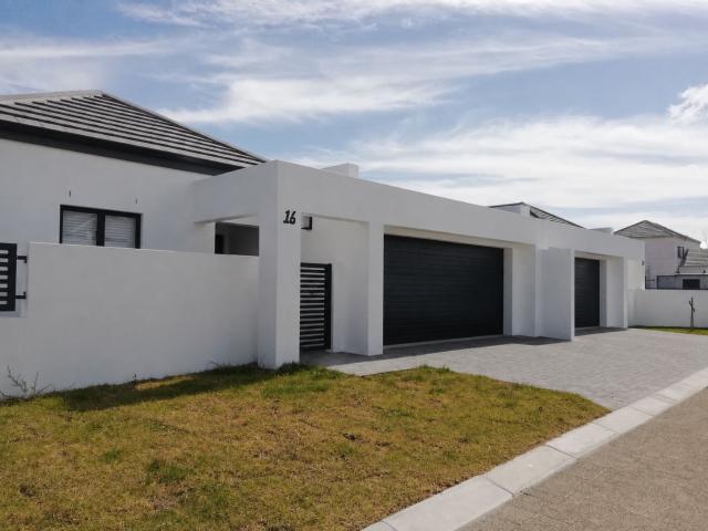 3 Bedroom House in Somerset West Central