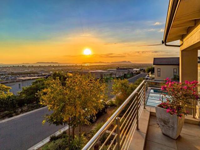 3 Bedroom House in Somerset West Central
