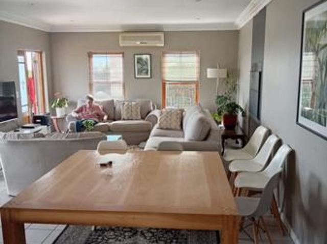 3 Bedroom House in Somerset West Central
