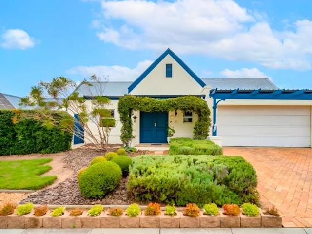 3 Bedroom House in Somerset West Central