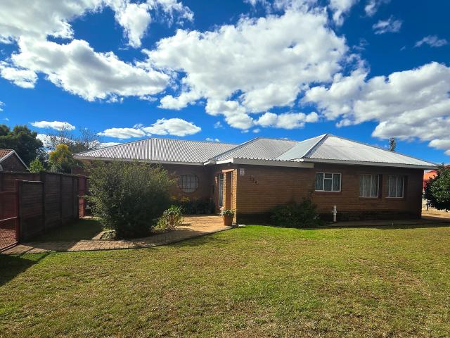 3 Bedroom House in Songloed