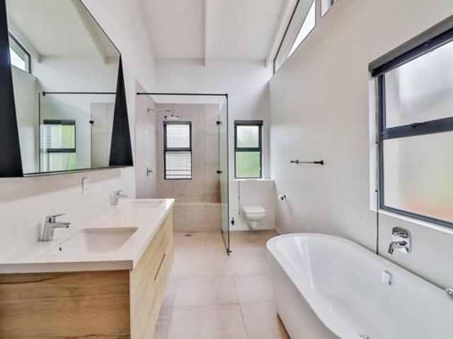 3 Bedroom House in Sonheuwel