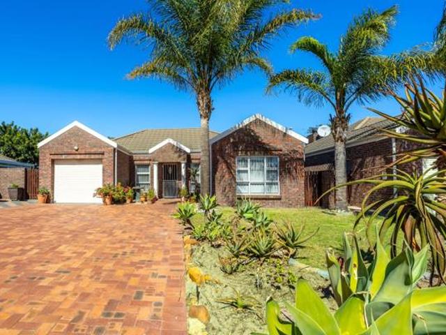 3 Bedroom House in Sonstraal Heights