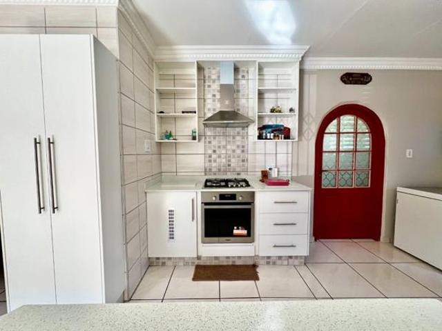 3 Bedroom House in Samanaville