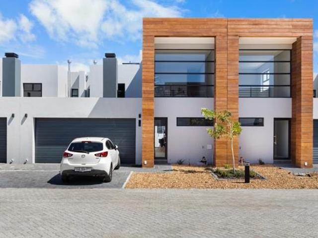 3 Bedroom House in Sandown