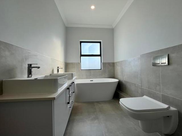 3 Bedroom House in Sandown