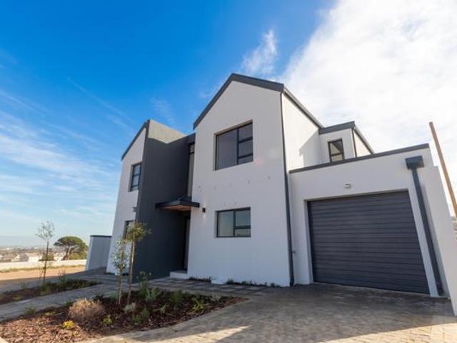 3 Bedroom House in Sandown