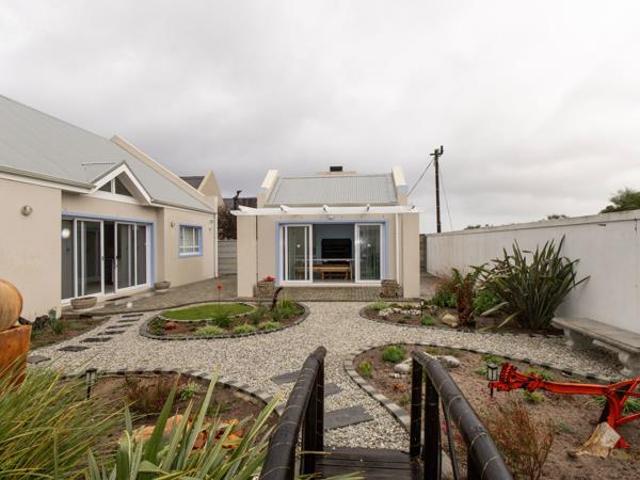 3 Bedroom House in Sandbaai