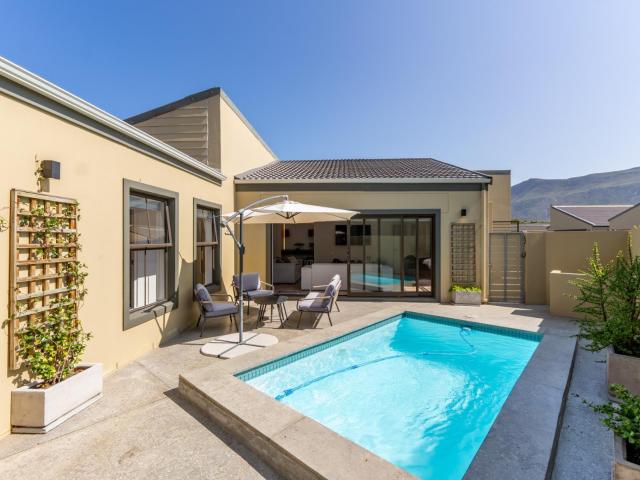 3 Bedroom House in Sandbaai