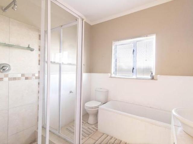 3 Bedroom House in Sandbaai