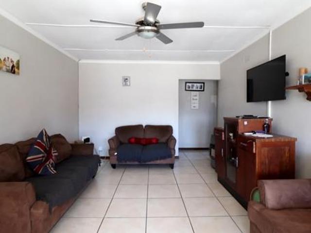 3 Bedroom House in Sandbaai