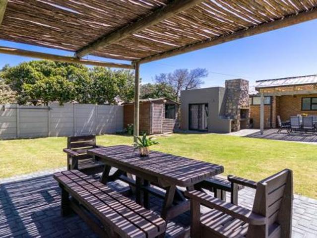 3 Bedroom House in Sandbaai