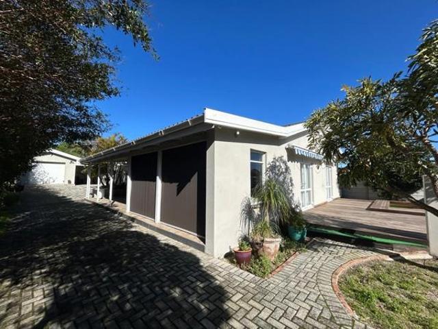 3 Bedroom House in Sandbaai