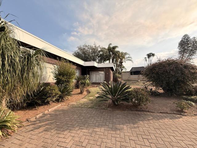 3 Bedroom House in Schuinshoogte