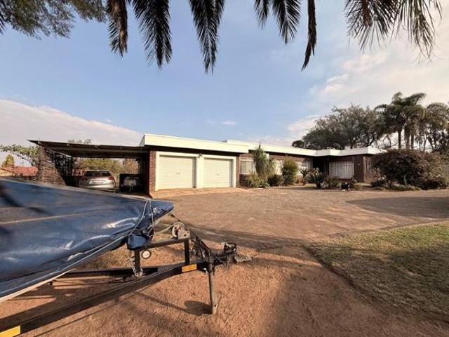 3 Bedroom House in Schuinshoogte
