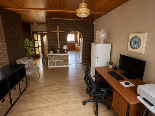 3 Bedroom House in Schuinshoogte