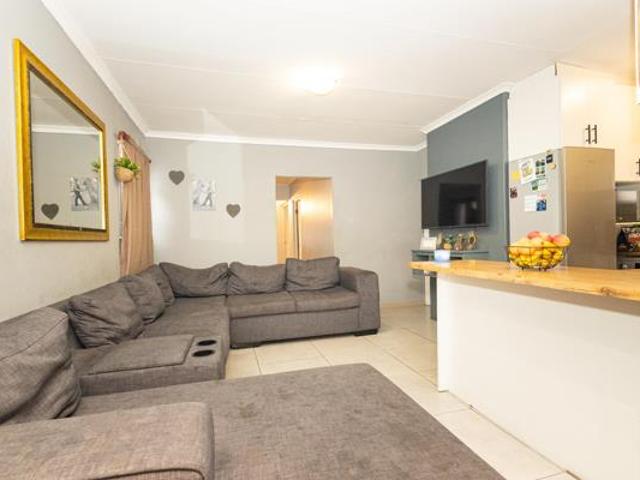 3 Bedroom House in Scottsdene