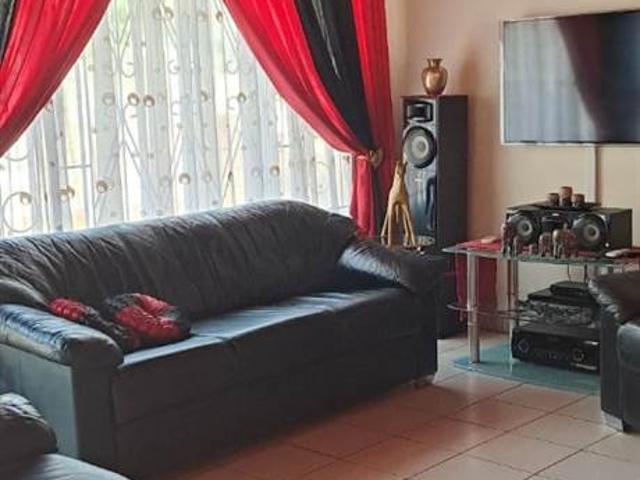 3 Bedroom House in Shallcross
