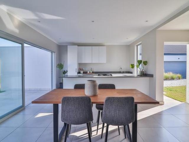 3 Bedroom House in Sheffield Manor