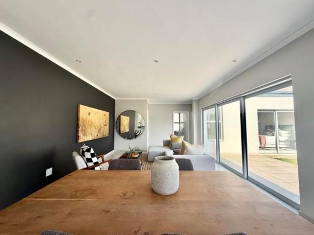 3 Bedroom House in Sheffield Beach