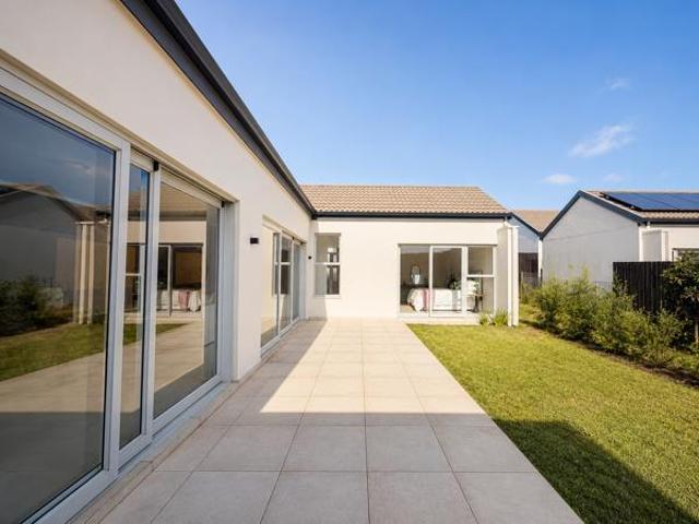 3 Bedroom House in Sheffield Beach