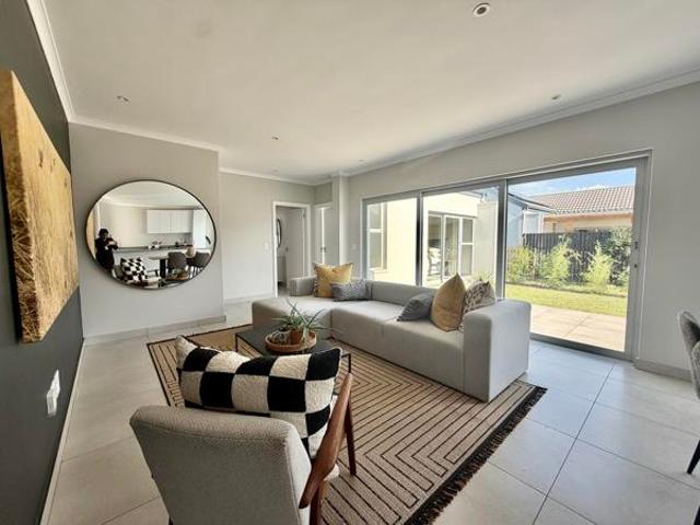 3 Bedroom House in Sheffield Beach