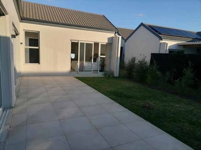 3 Bedroom House in Sheffield Beach