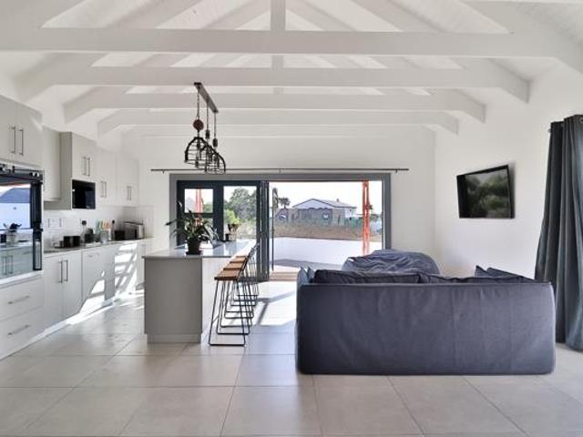 3 Bedroom House in Shelley Point