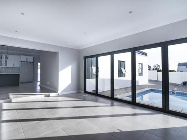 3 Bedroom House in Shelley Point