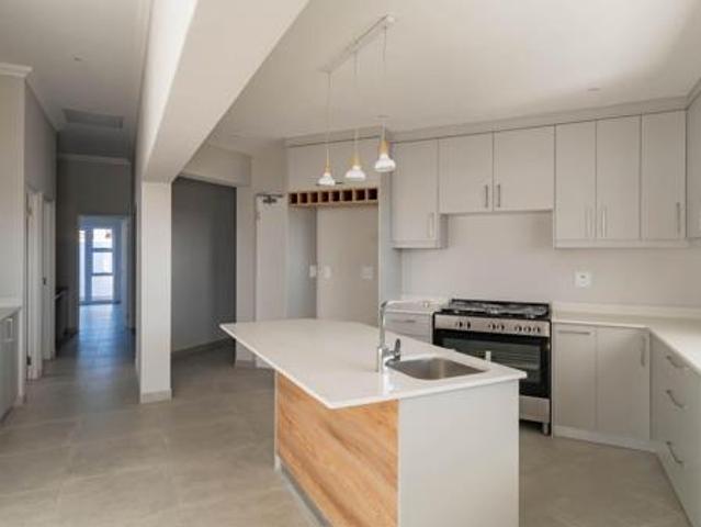 3 Bedroom House in Shelley Point