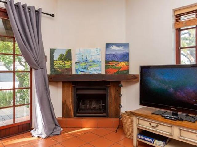 3 Bedroom House in Shelley Point