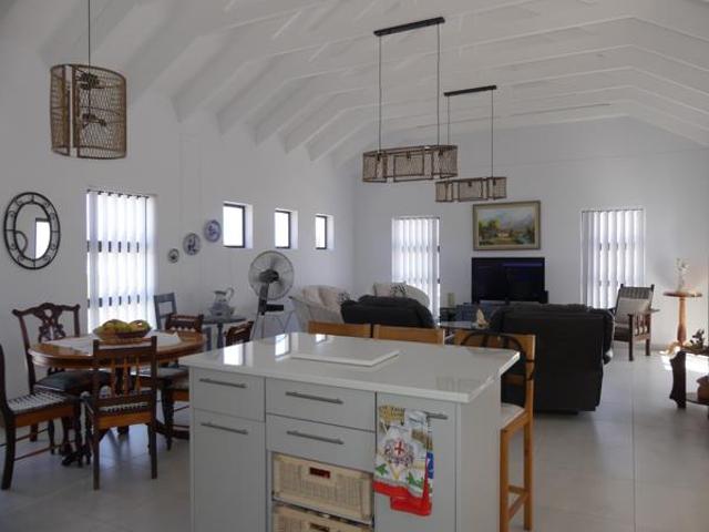 3 Bedroom House in Shelley Point