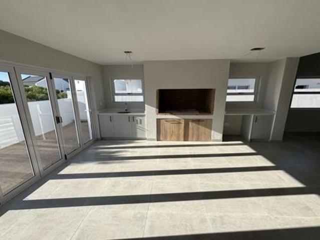 3 Bedroom House in Shelley Point