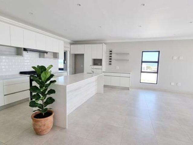 3 Bedroom House in Shelley Point