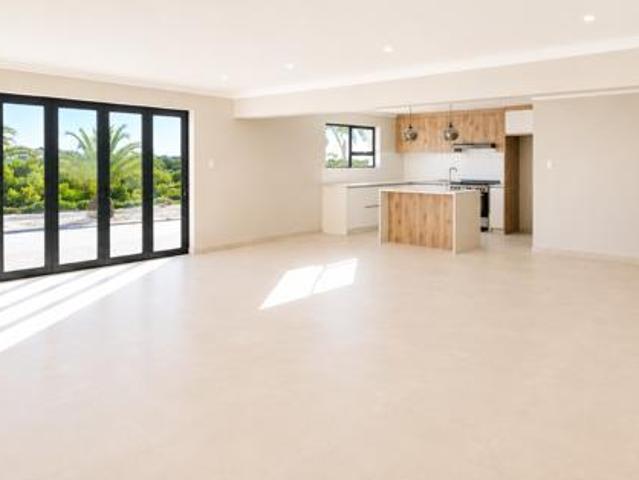 3 Bedroom House in Shelley Point