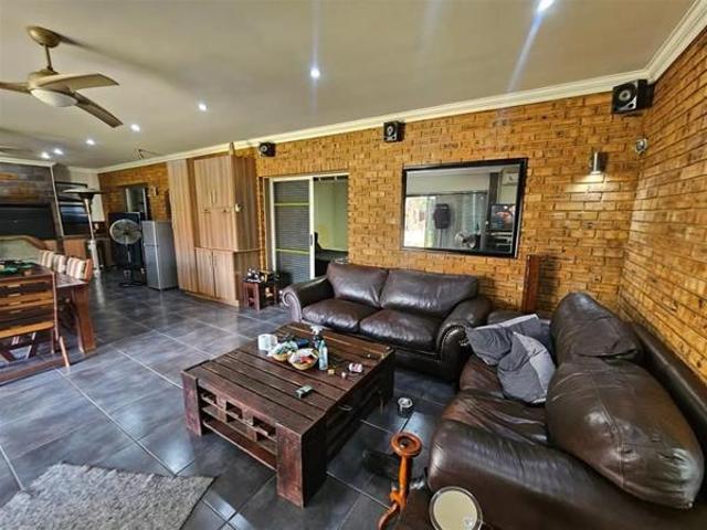 3 Bedroom House in Shores of Loch Vaal