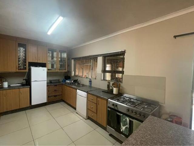 3 Bedroom House in Signal Hill