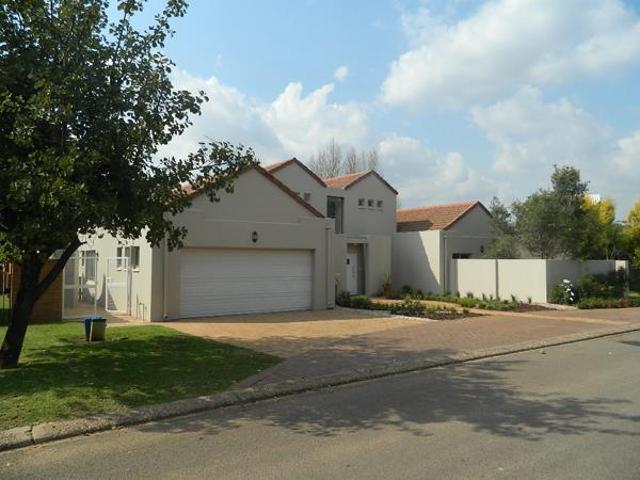 3 Bedroom House in Silver Lakes Golf Estate