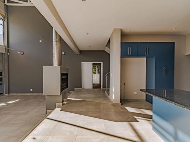 3 Bedroom House in Silver Lakes Golf Estate