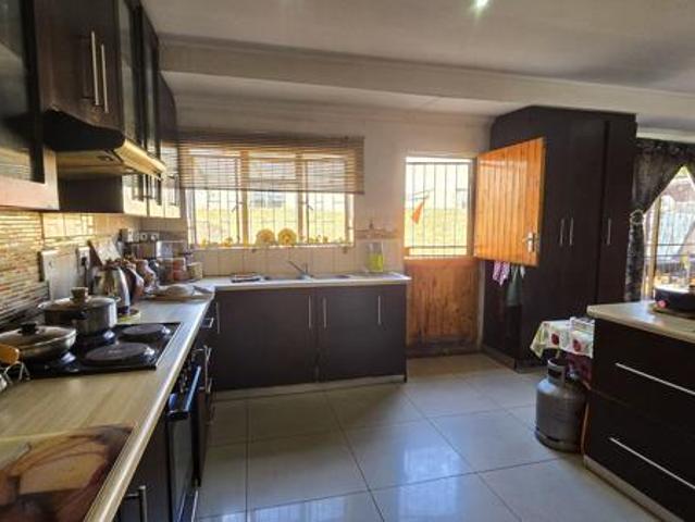 3 Bedroom House in Square Hill Park